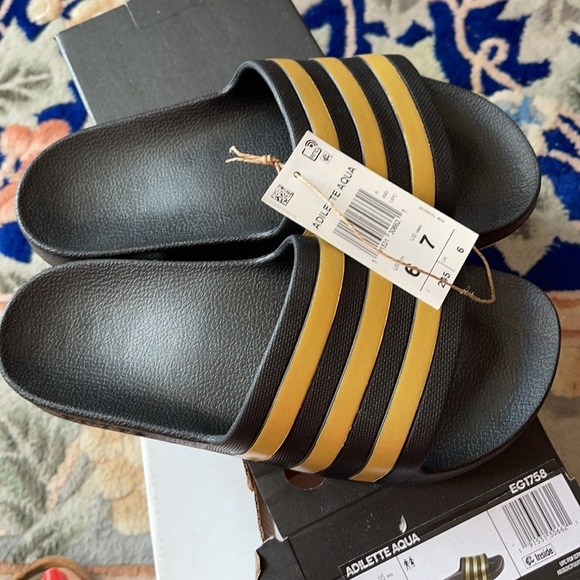 adidas Women's Adilette Aqua Sandal Size 6 - Picture 8 of 10